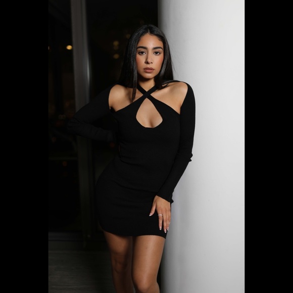 Sexy Long Sleeve Crossover Dress - Picture 3 of 4